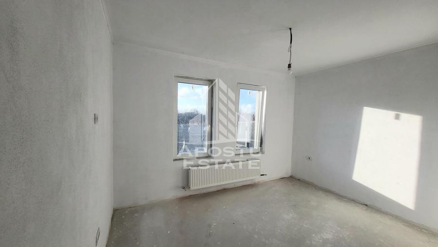 Duplex cu 4 camere cu Canalizare în Parța