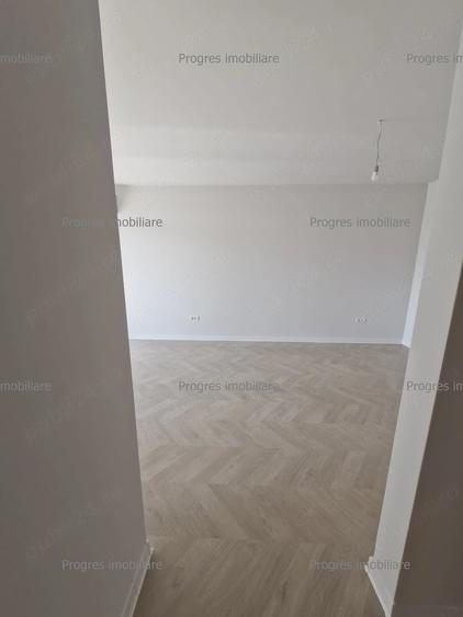 Apartament cu 3 camere semidecomandat în Aradului