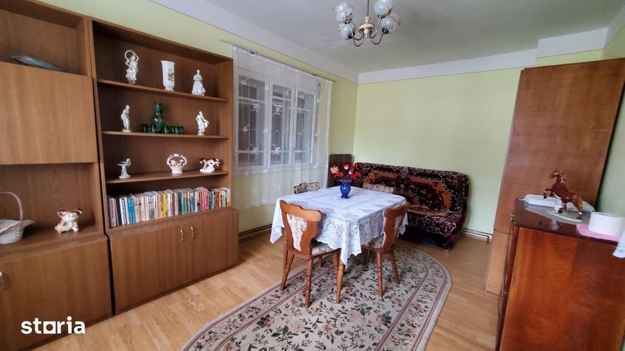 Casă cu 5 camere cu Teren 4845 Mp în Dobrești