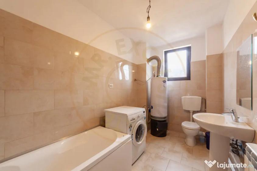 Casă cu 7 camere cu Teren 4563 Mp în Central