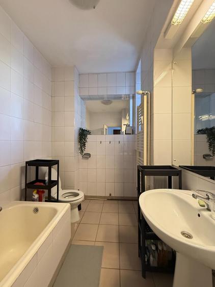 Apartament cu 4 camere semidecomandat, mobilat în Universitate