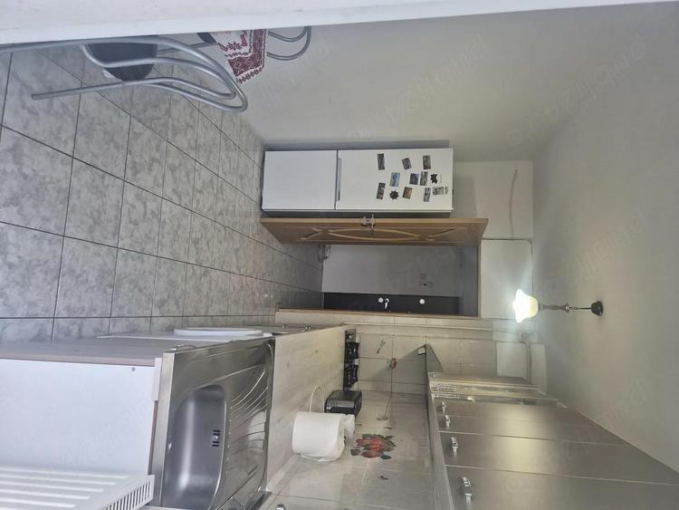 Apartament 2 camere foarte spatios, zona centrala Pucioasa - 3