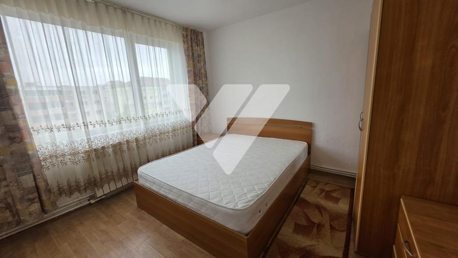Apartament cu 3 camere semidecomandat, mobilat în Mihai Viteazul