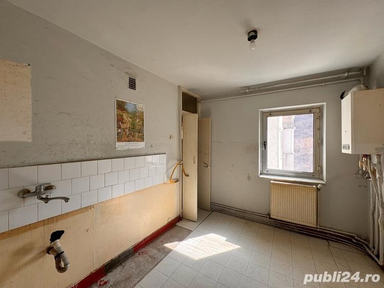 Apartament cu 3 camere decomandat în Central