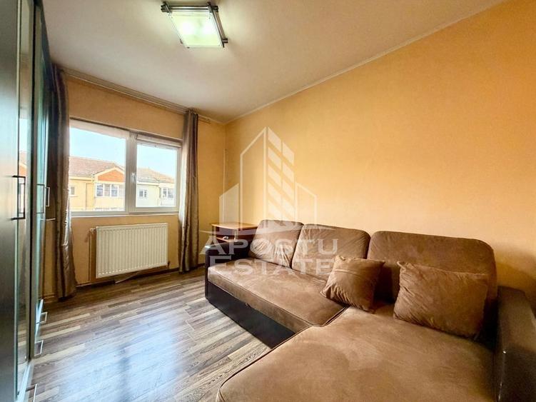 Apartament cu 3 camere decomandat, mobilat în Girocului
