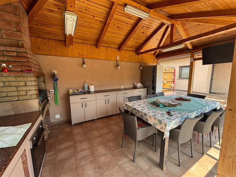 Casă cu 4 camere cu Teren 1096 Mp în Calea Romanului