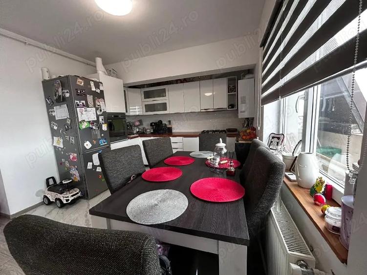 Apartament cu 3 camere semidecomandat în Jucu