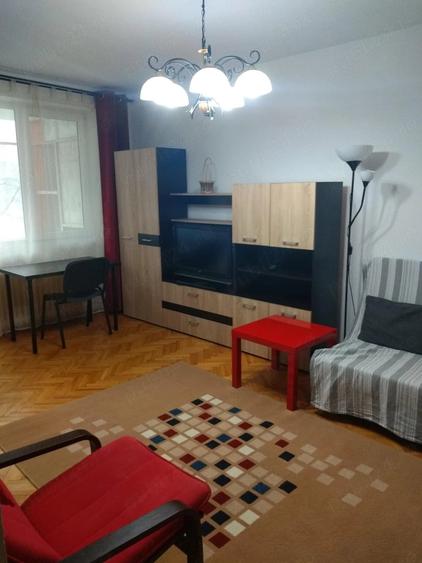 Apartament cu 3 camere decomandat în Tineretului
