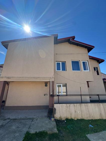 Casă individuală cu 7 camere cu Canalizare în Militari