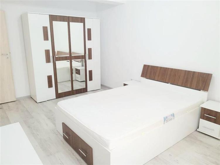 Apartament cu 3 camere decomandat, mobilat în Tractorul
