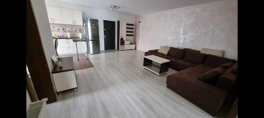 Apartament cu 3 camere decomandat în Florești