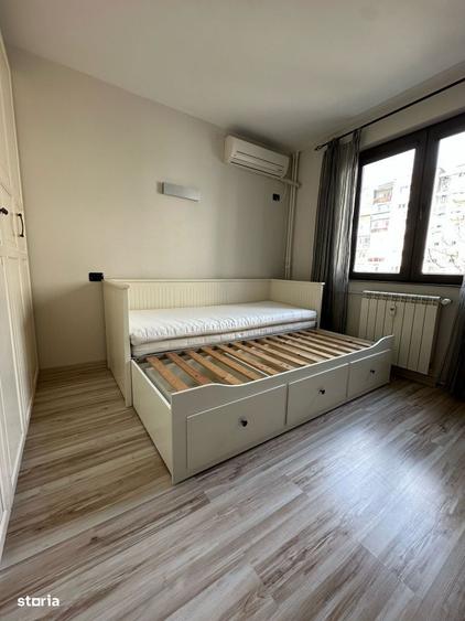 Apartament cu 4 camere decomandat în Drumul Taberei