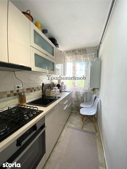 Apartament cu 2 camere semidecomandat în Craiovița Nouă