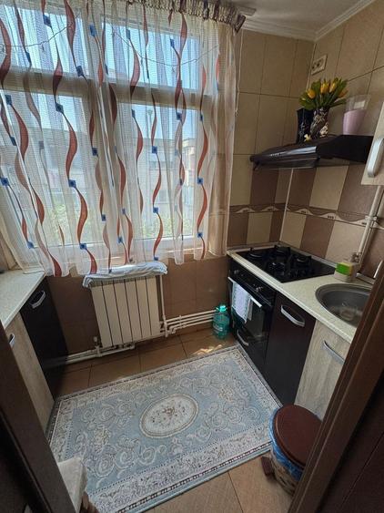Apartament cu 3 camere decomandat, mobilat în Anda