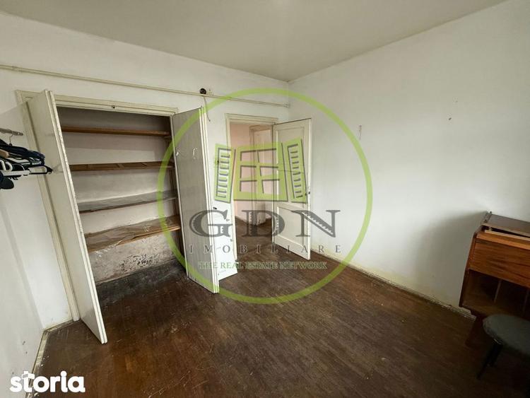 Apartament cu 3 camere semidecomandat în Rovine