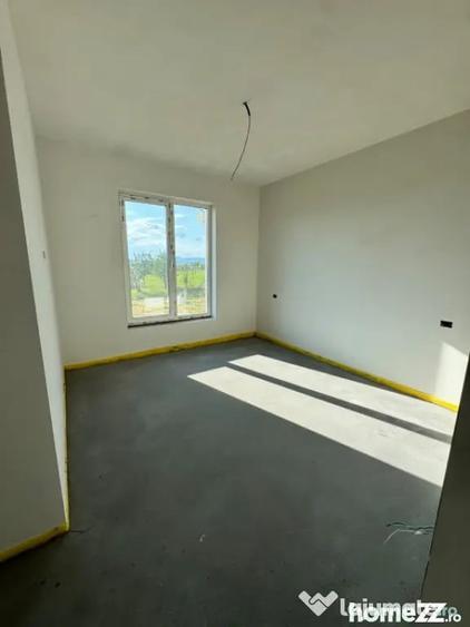 Casă cu 4 camere cu Teren 694 Mp în Satu Nou de Jos