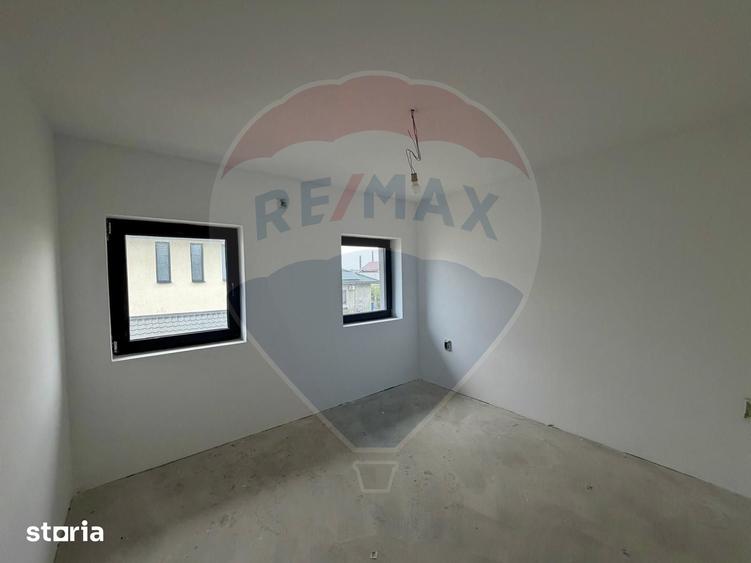 Casă cu 4 camere cu Teren 200 Mp în Central
