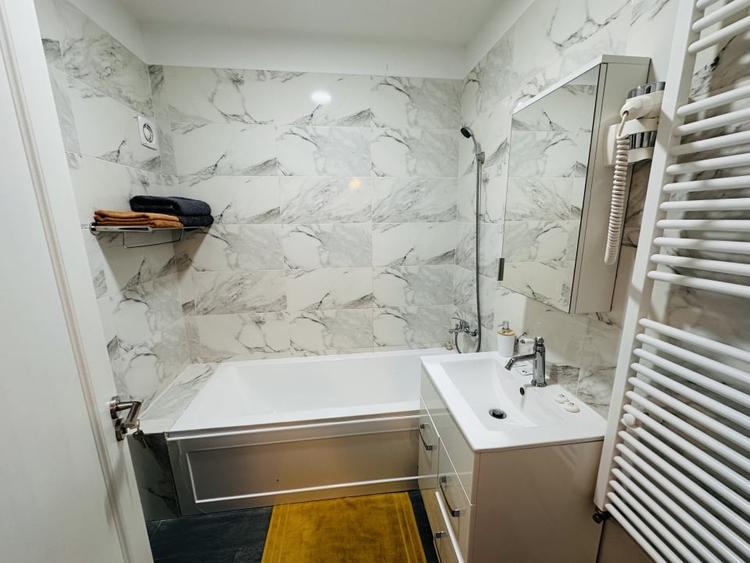 Apartament cu 2 camere decomandat, mobilat în Roșu