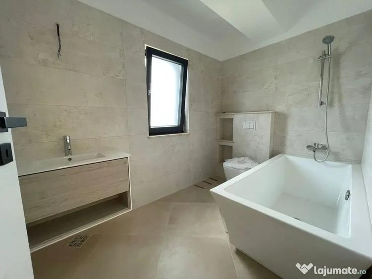 Casă cu 4 camere cu Teren 400 Mp în Central