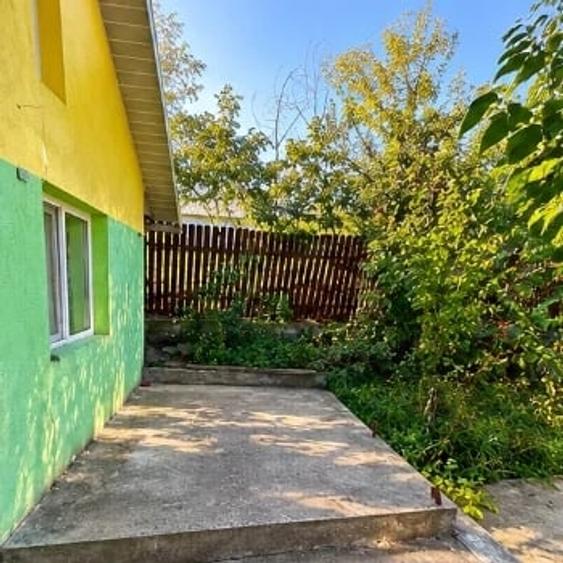 Casă cu 4 camere cu Teren 4300 Mp în Ungureni