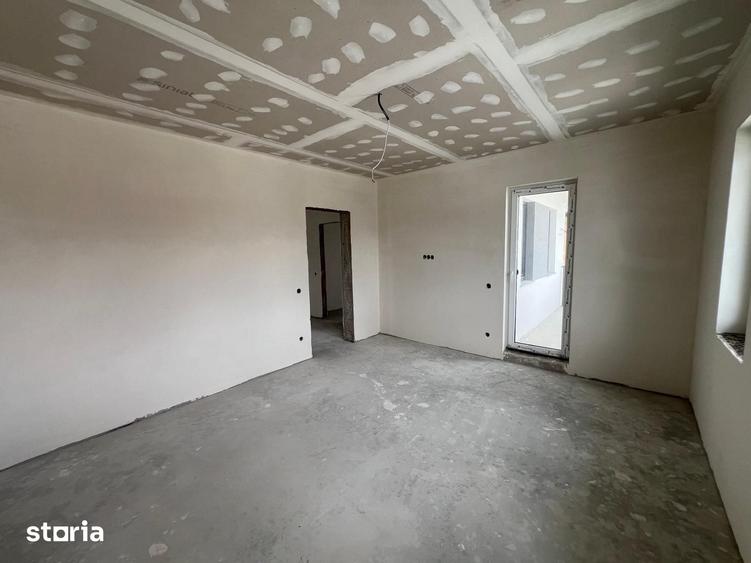 Casă cu 4 camere cu Teren 450 Mp în Central