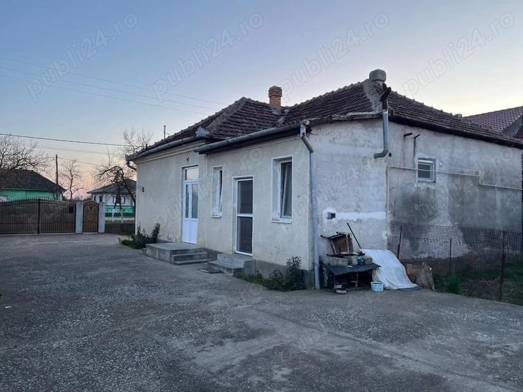 Casă cu Teren 1483 Mp în Mândruloc