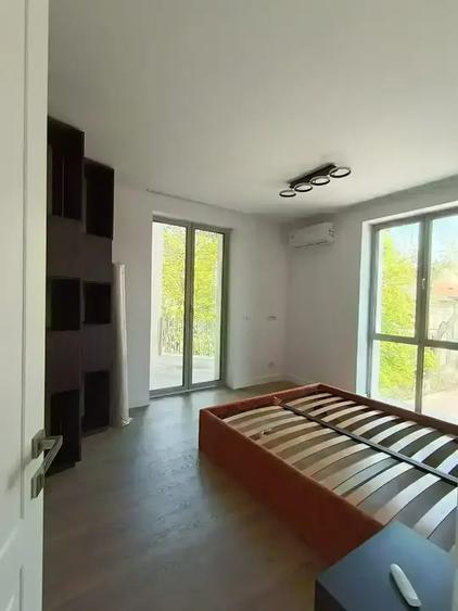 Apartament cu 3 camere semidecomandat în Armeneasca
