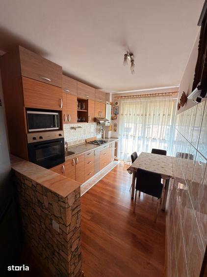 Apartament cu 2 camere decomandat în Tractorul