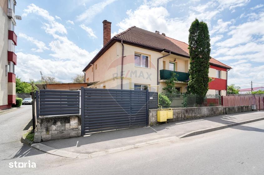 Casă cu 6 camere cu Teren 416.37 Mp în Bartolomeu