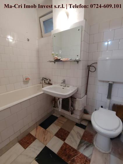 Apartament cu 3 camere semidecomandat în Obor