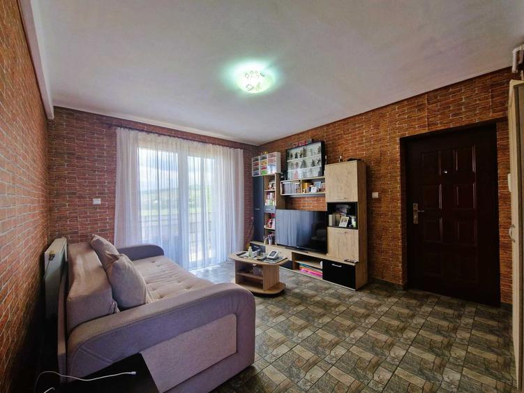 Apartament cu 3 camere semidecomandat în Apahida