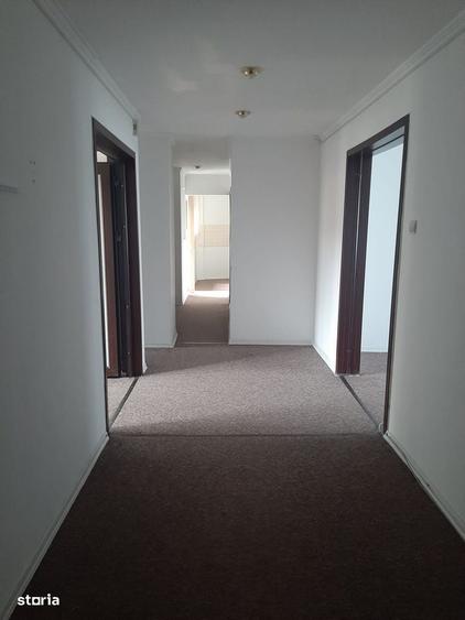 Apartament cu 4 camere decomandat în Romană