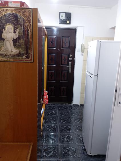 Apartament cu 2 camere semidecomandat în Girocului