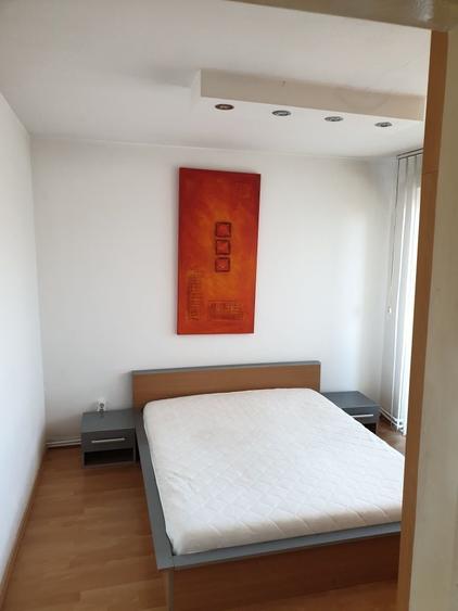 Apartament cu 4 camere decomandat în Exterior Vest