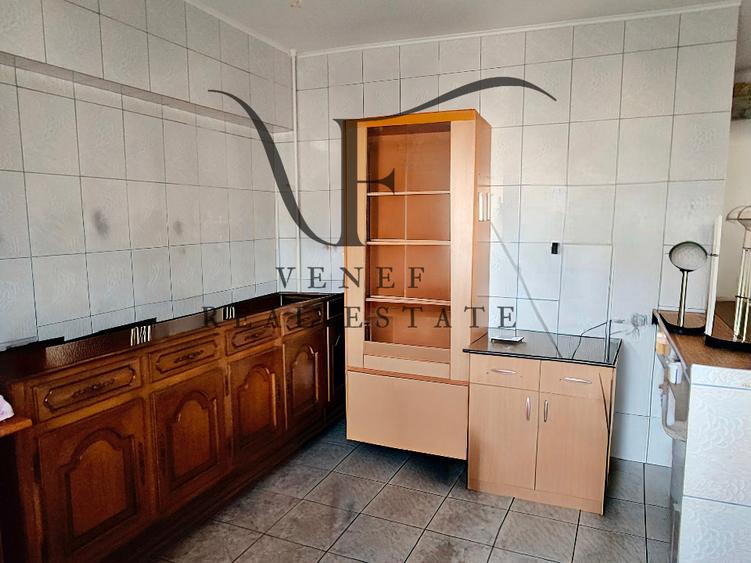 Apartament cu 4 camere semidecomandat în Pantelimon
