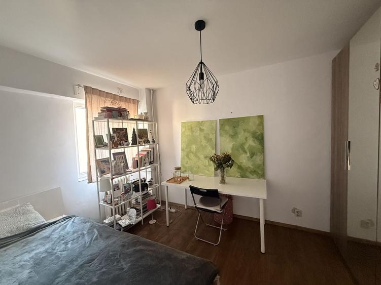 Apartament cu 5 camere decomandat, mobilat în Bucur Obor