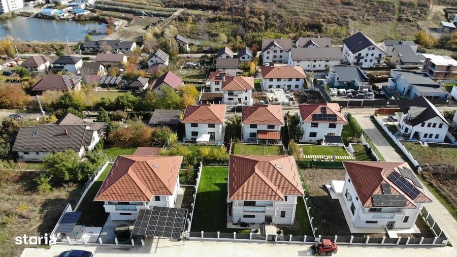 Casă cu 4 camere decomandat în Hlincea
