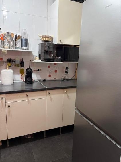 Apartament cu 3 camere semidecomandat, mobilat în Alexandru Obregia