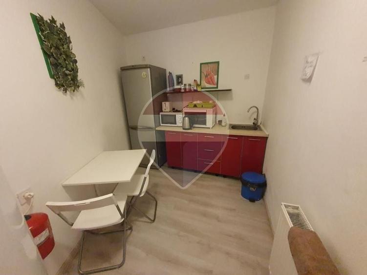 Apartament cu 4 camere semidecomandat în P-ța Unirii