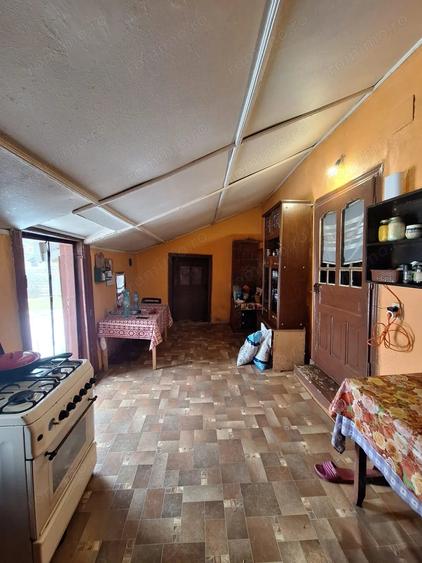 Casă cu 3 camere cu Teren 2420 Mp în Aprozi