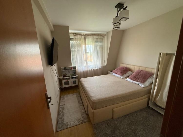Apartament cu 4 camere decomandat, mobilat în Sărari