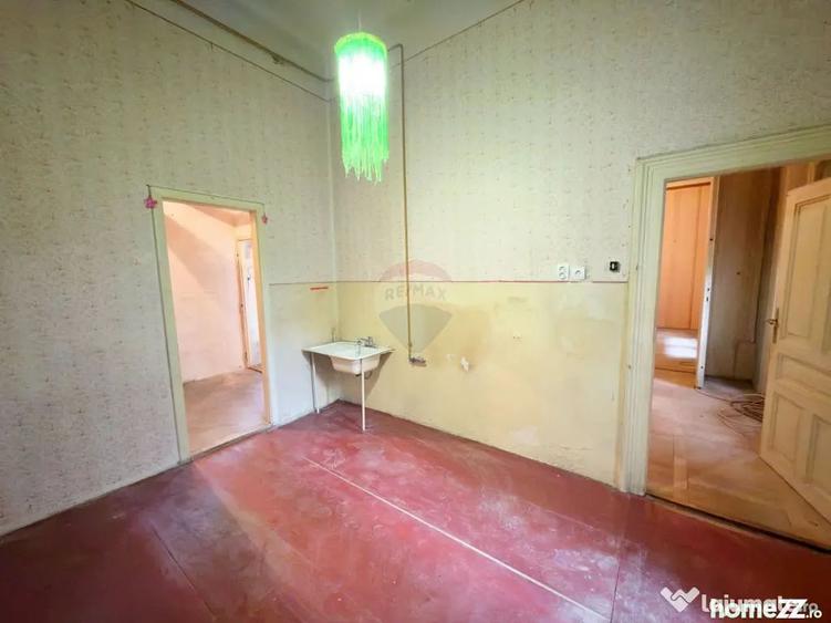 Apartament cu 3 camere semidecomandat în Central
