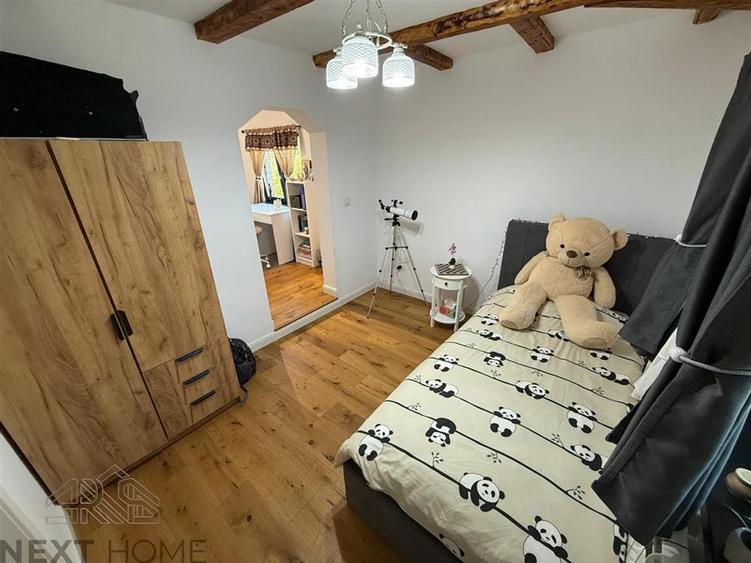 Casă cu 4 camere cu Teren 2400 Mp în Păulești