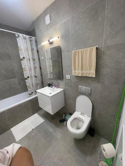 Apartament cu 3 camere semidecomandat în Baza 3