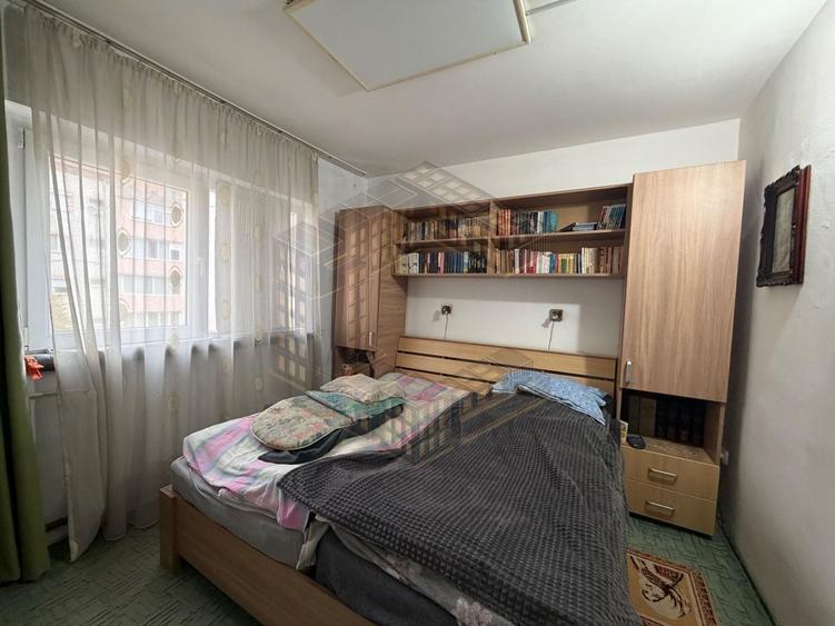 Apartament cu 3 camere semidecomandat, mobilat în Girocului