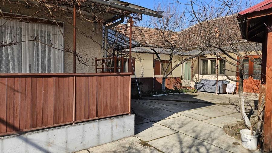 Casă cu 4 camere în Central