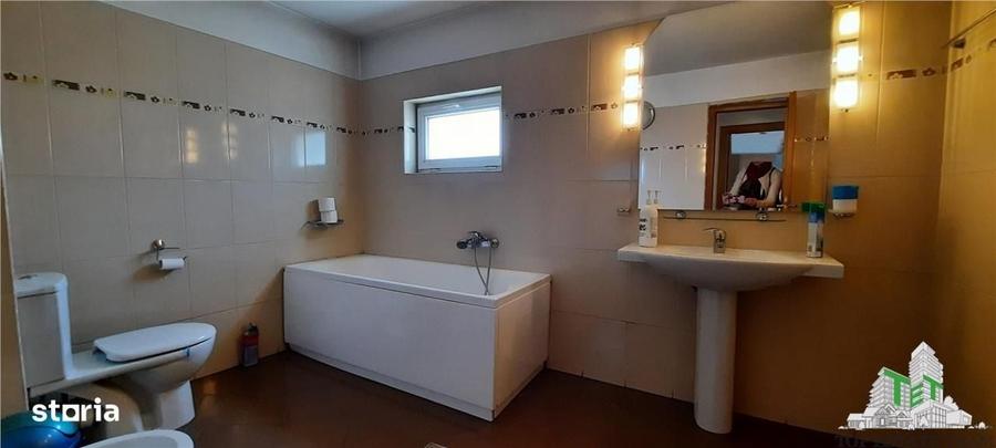 Spațiu comercial, de 320 mp, în Domenii