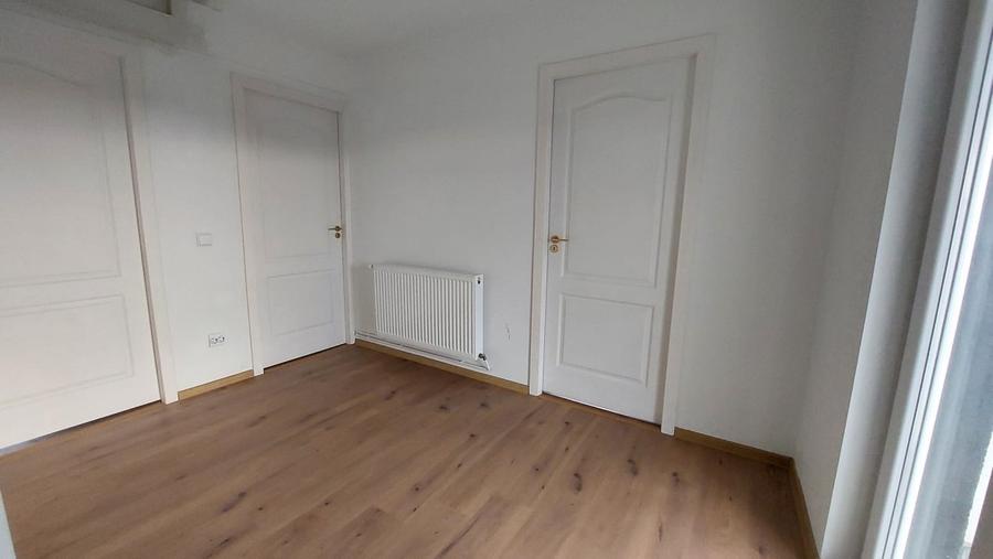 Casă individuală cu 5 camere cu Teren 350 Mp în Micești