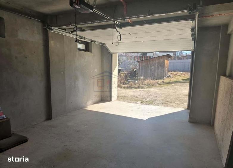 Spațiu comercial, de 638 mp, în Roșu