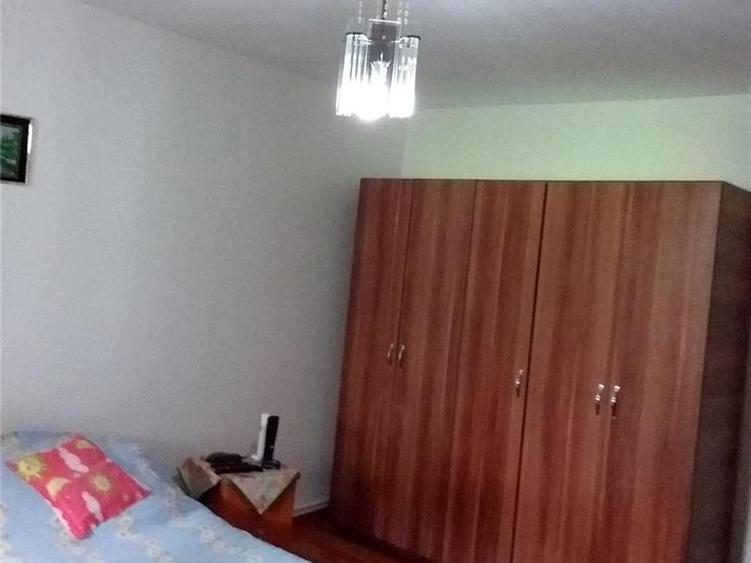 Casă individuală cu 7 camere cu Teren 750 Mp în Central
